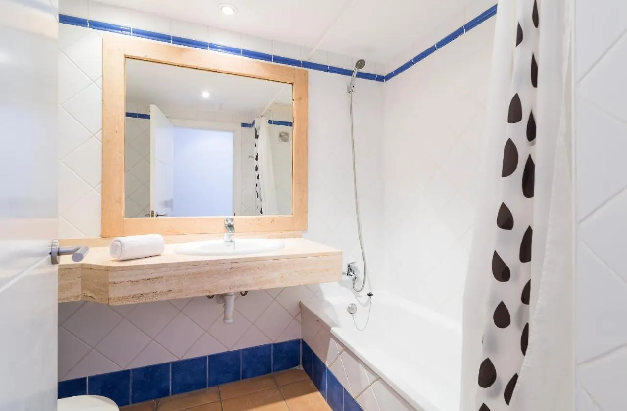 2 Bedroom Apartment, 30M To The Beach, Tamariu, Costa Brava Spain