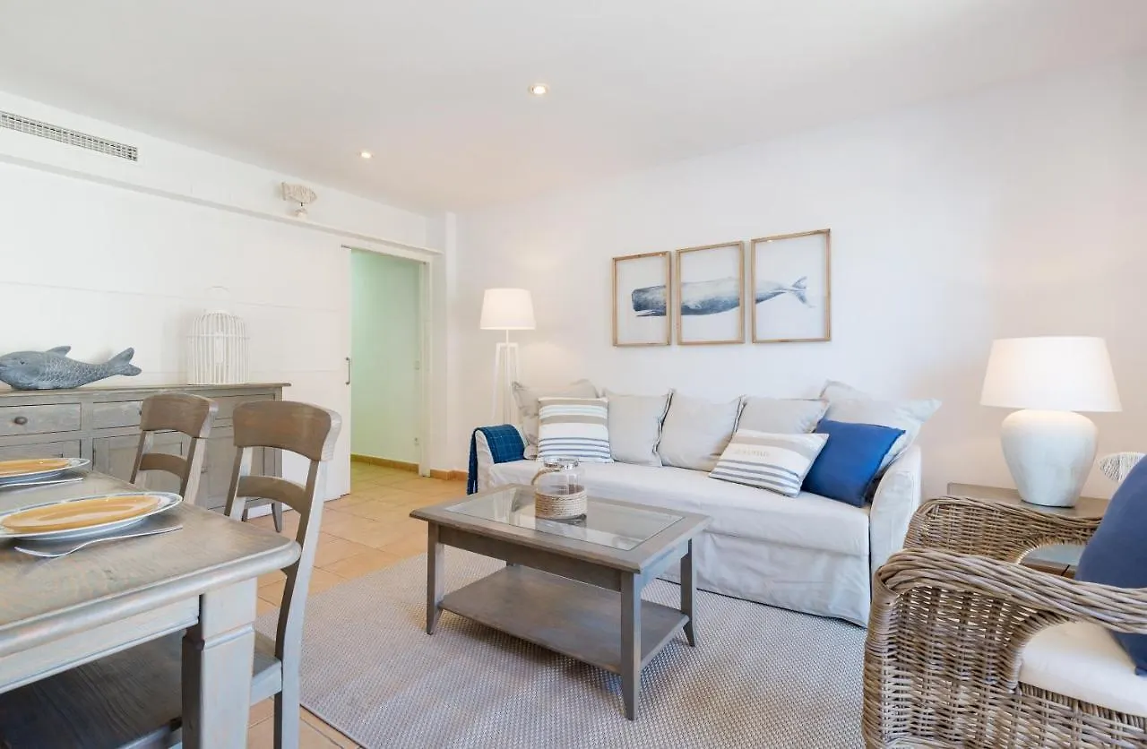 2 Bedroom Apartment, 30M To The Beach, Tamariu, Costa Brava Apartment